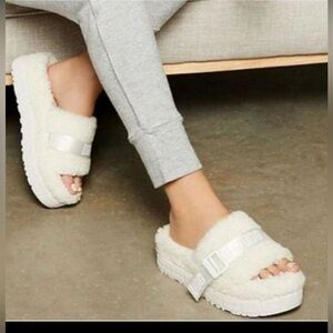 UGG FLUFFITA SLIDE WHITE SHEARLING PLATFORM SANDALS SHOE SLIPPER.